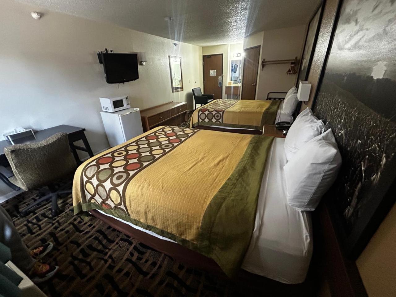 Oyo West Point Inn Екстер'єр фото
