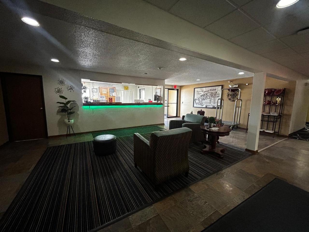 Oyo West Point Inn Екстер'єр фото