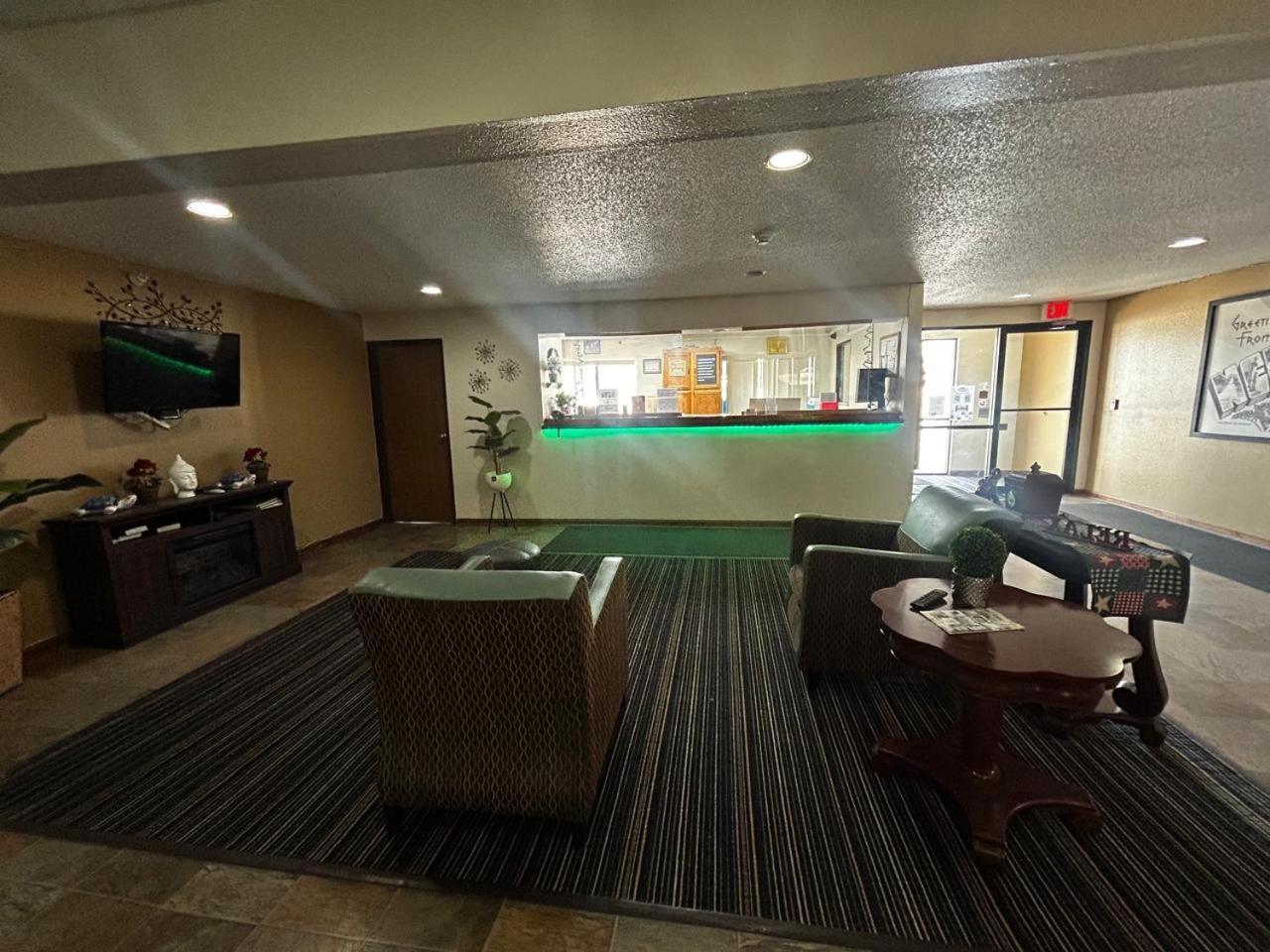 Oyo West Point Inn Екстер'єр фото