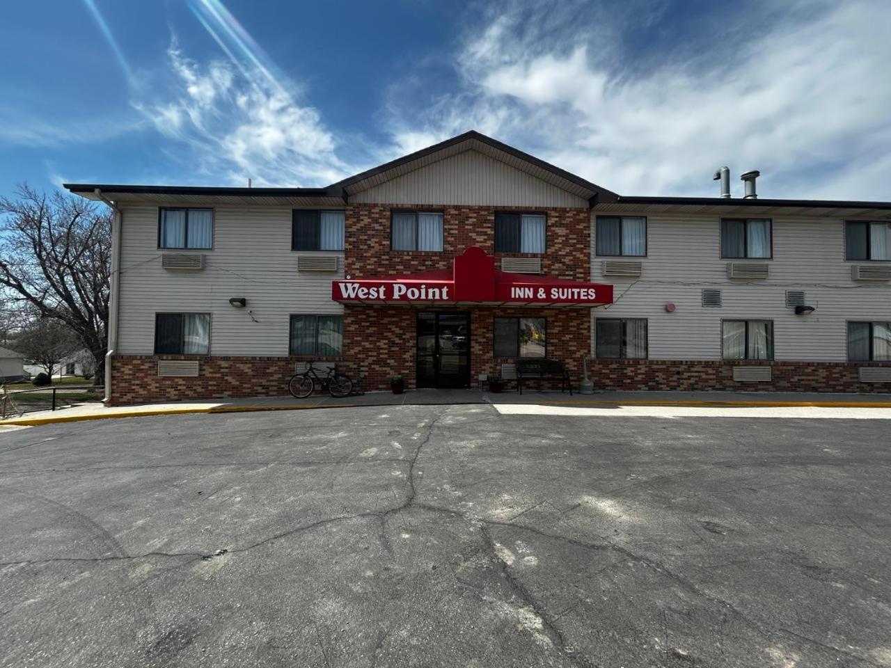 Oyo West Point Inn Екстер'єр фото